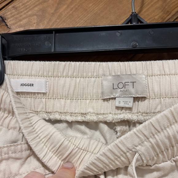LOFT Beige Jogger Pants Small - Picture 3 of 6